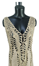 Cargar imagen en el visor de la galería, Chaleco Crochet Botones