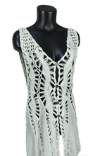 Cargar imagen en el visor de la galería, Chaleco Crochet Botones