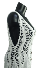 Cargar imagen en el visor de la galería, Chaleco Crochet Botones