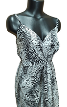 Cargar imagen en el visor de la galería, Vestido Julia
