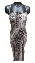 Cargar imagen en el visor de la galería, Vestido Largo Animal Print
