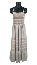 Cargar imagen en el visor de la galería, Vestido Largo Nido Abeja
