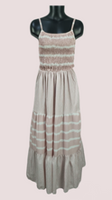 Cargar imagen en el visor de la galería, Vestido Largo Nido Abeja
