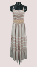 Cargar imagen en el visor de la galería, Vestido Largo Nido Abeja
