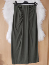 Cargar imagen en el visor de la galería, Falda Elegante
