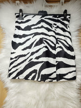 Cargar imagen en el visor de la galería, Minifalda Cebra
