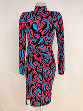 Cargar imagen en el visor de la galería, Vestido Estampado Fluor
